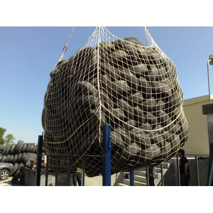 Filet de levage :  ⌀ 4,75 mm &ndash; Mailles 50 mm &ndash; 4 boucles de levage &ndash; CMU 500 kg &ndash;  Ralingue en nylon &Oslash; 16 mm