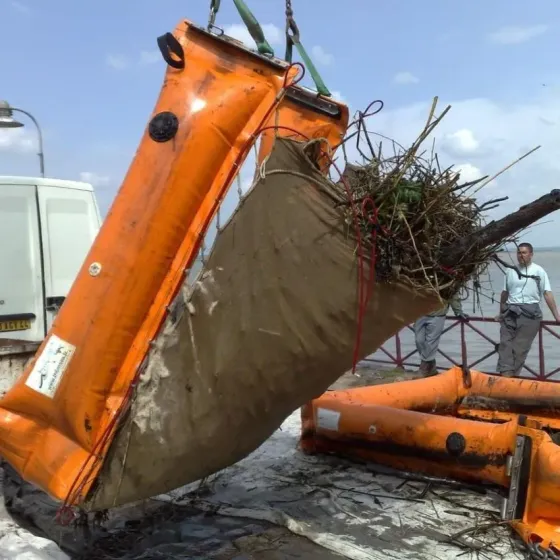 Depollution et anti-pollution, chalut &agrave; plastique